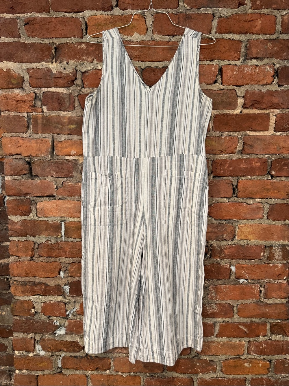 beachlunchlounge Women’s Striped V-Neck Jumpsuit (55% Linen / 45% Cotton)